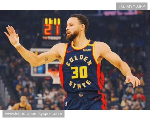 库里底线抛投落袋,勇士建立优势