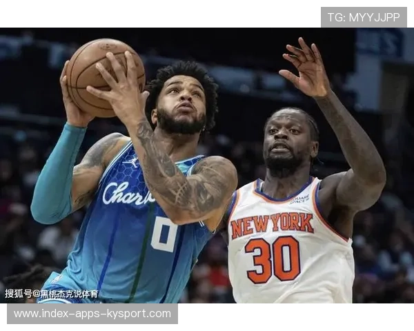 威斯布鲁克终场前封盖,精彩防守点燃全场 威斯布鲁克终场前封盖,精彩防守点燃全场