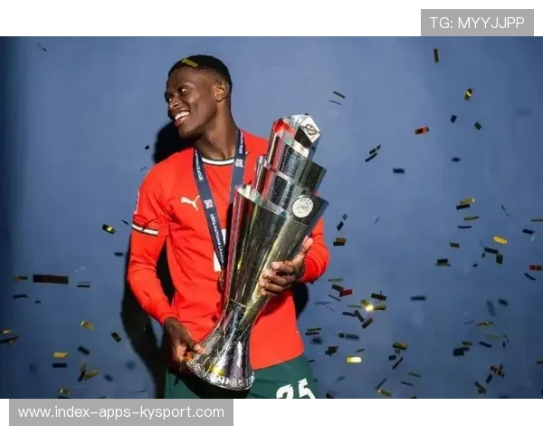 巴黎边路快速叠加优势，努诺·门德斯脚下速度飞快