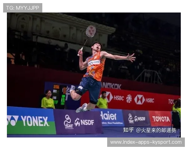 羽毛球女王一球扣飞摄像机，慢镜重播吓坏全网